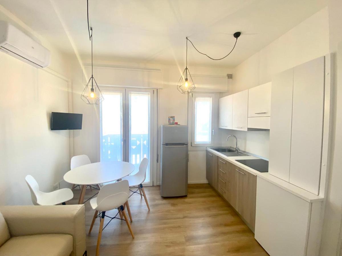 Апартаменти Maria Luisa - Piazza Mazzini - 30 Mt Dal Mare - Jesolo Екстер'єр фото