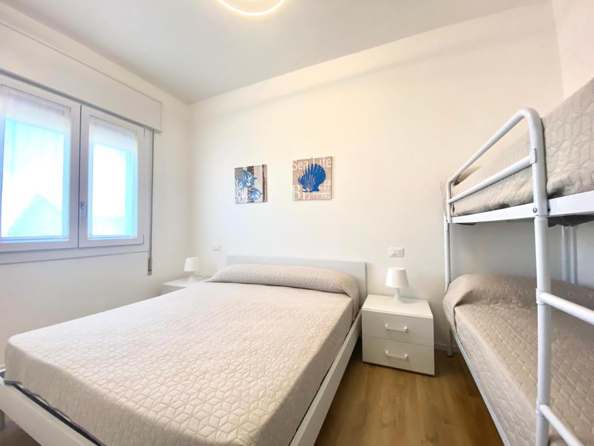 Апартаменти Maria Luisa - Piazza Mazzini - 30 Mt Dal Mare - Jesolo Екстер'єр фото